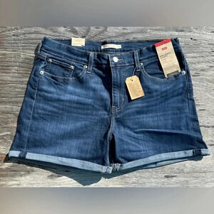 Levi’s Women’s Mid Length Shorts Sz 32 NWT